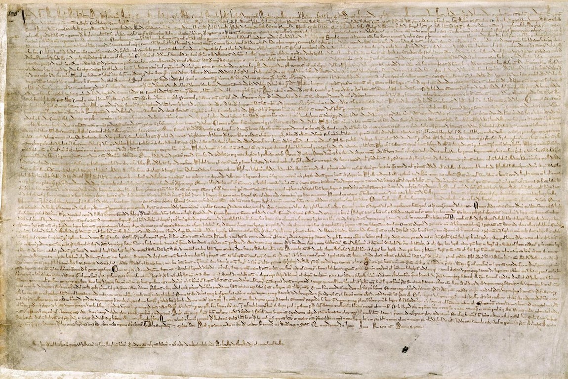 Magna charta libertatum. Juan I de Inglaterra, conocido como Juan sin Tierra, fue el autor del más antiguo precedente de las constituciones modernas: la Magna charta libertatum. La selló el 15 de junio de 1215 y es un hito histórico en la lucha por los Derechos Humanos -aunque el monarca tenía muy mala fama-. Una copia hecha en 1297 se vendió en el año 2007 al empresario David Rubenstein POR 15 millones de euros, eso sí, está hecha a mano y tiene sello real