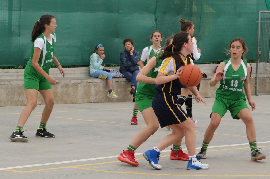 Las mejores imágenes del partido de baloncesto infantil femenino entre San Juan Evangelista y BVM Irlandesas