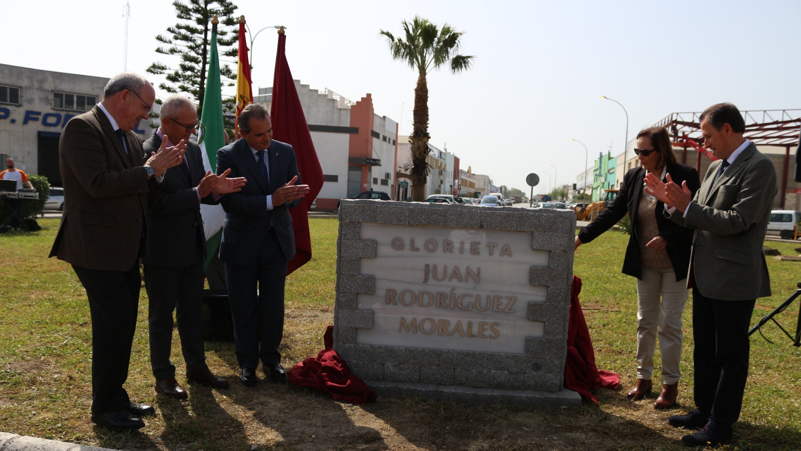 El Ayuntamiento de Chiclana ha homenajeado al empresario Juan Rodríguez.