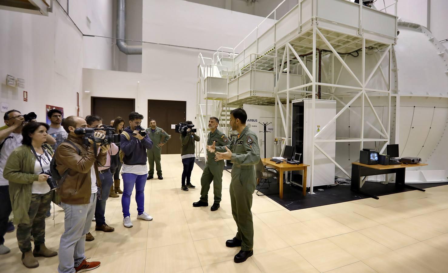 Seis cazabombarderos salen de Sevilla en misión de la OTAN