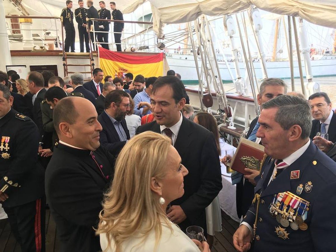 Ambiente en la cubierta del Juan Sebastián Elcano. 