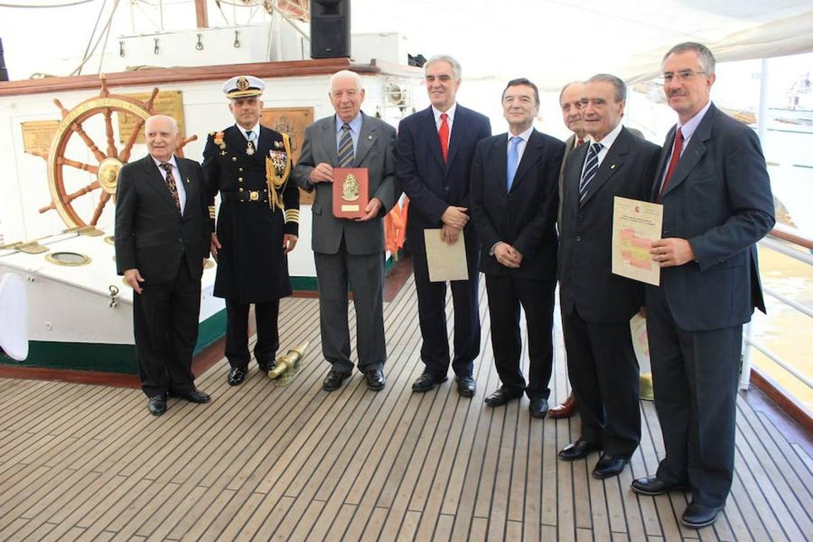 En imágenes, la jura de bandera en el Juan Sebastián Elcano