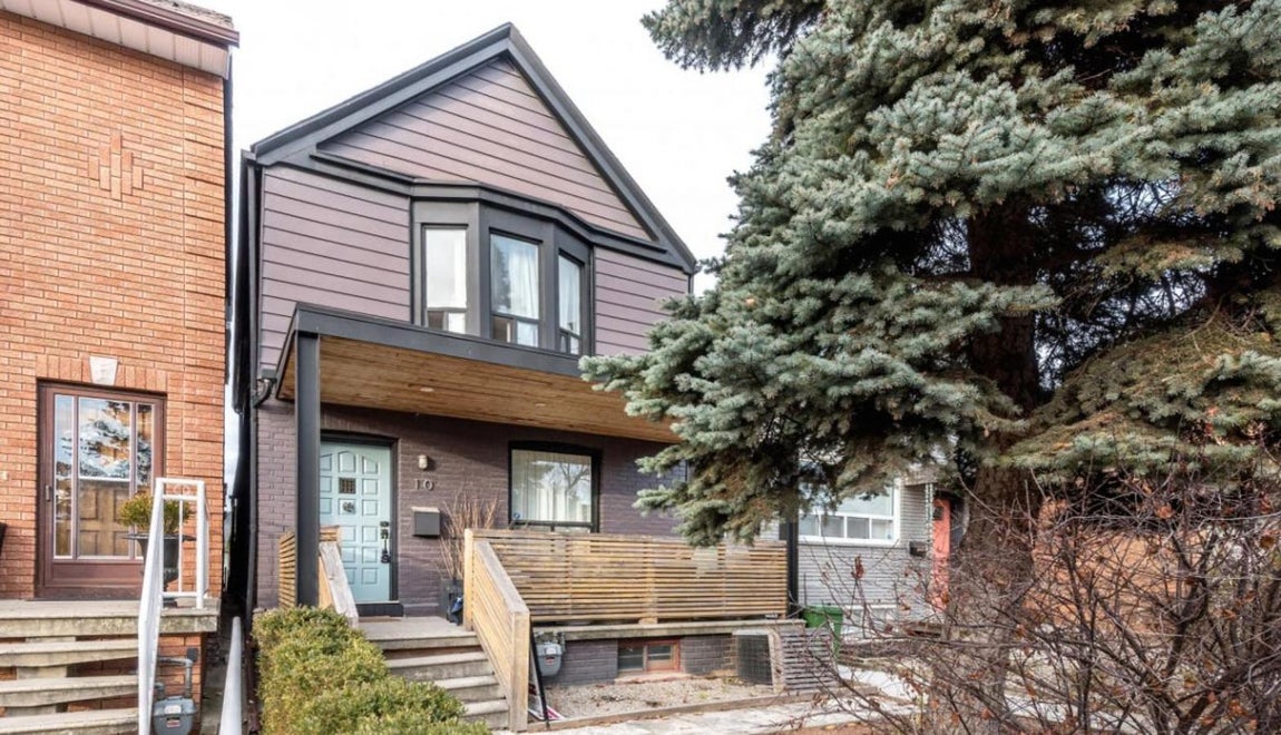 El precio se dispara. La actriz alquiló esta vivienda durante dos años, su precio para la venta era entonces de 342.000 euros (300.000 libras). Se mudó a la urbe canadiense cuando decidió fichar por Suits. El precio de la vivienda se disparó desde entonces, se vendió por más de un millón de euros