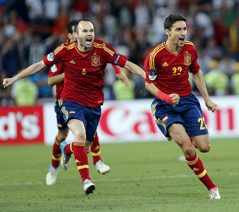 Segunda final de la Eurocopa. Iniesta celebrando el pase de España a la final de la Eurocopa de 2012 tras eliminar por penaltis a Portugal en semifinales.