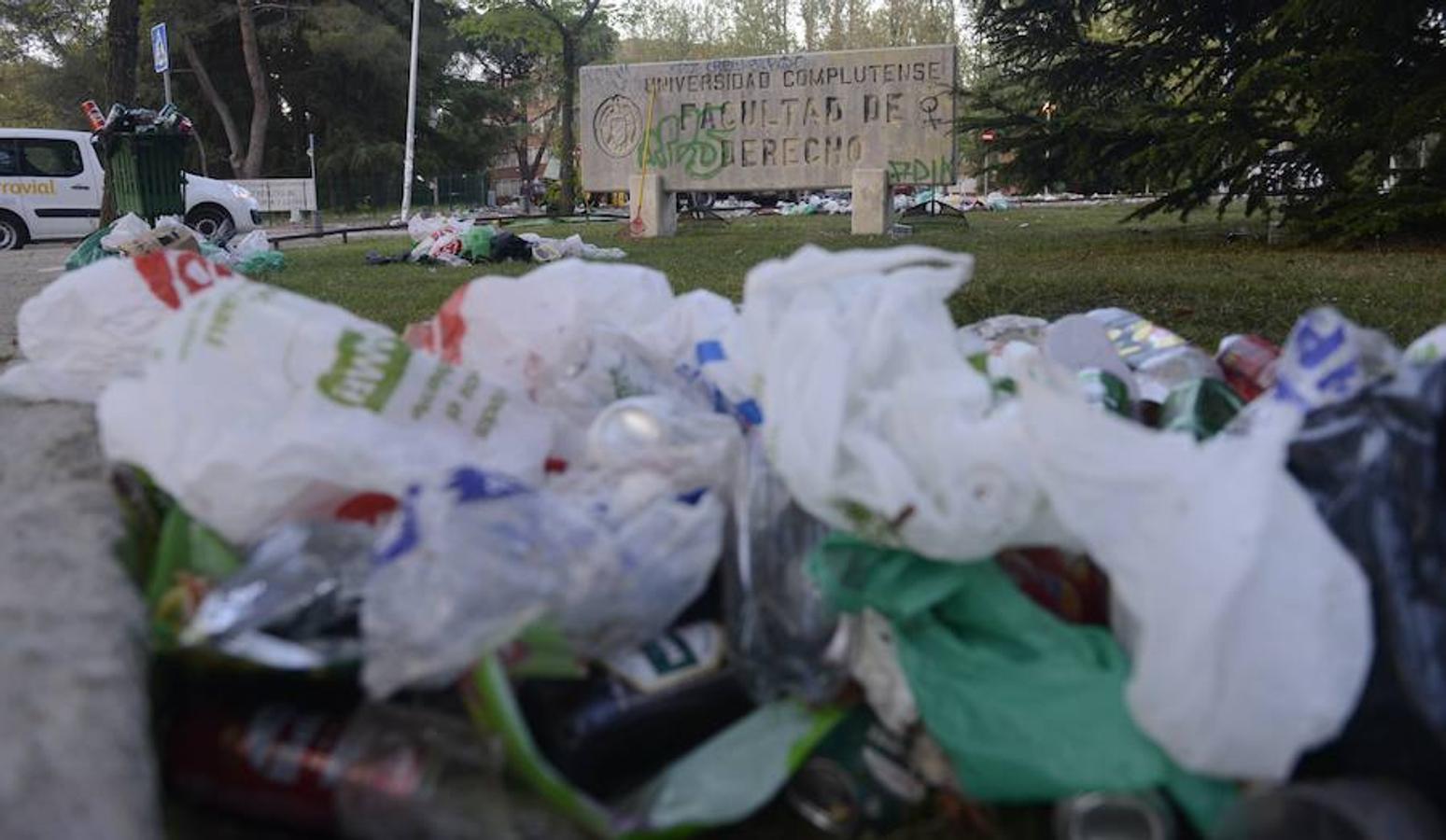 10. Estado en el que ha amanecido esta mañana el campus de la Complutense tras San Cemento