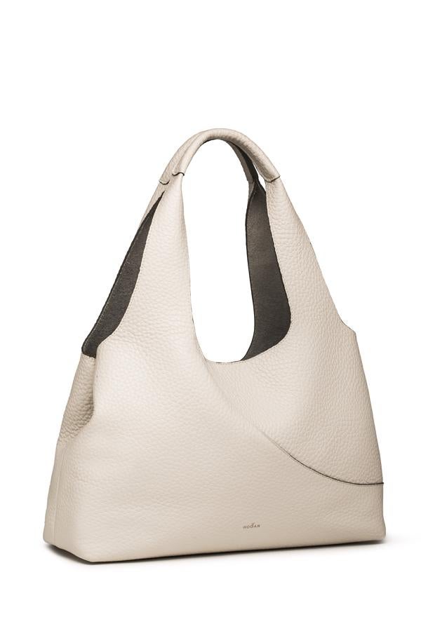 Hogan. Modelo shopping en color marfil. (Precio: 490 euros)