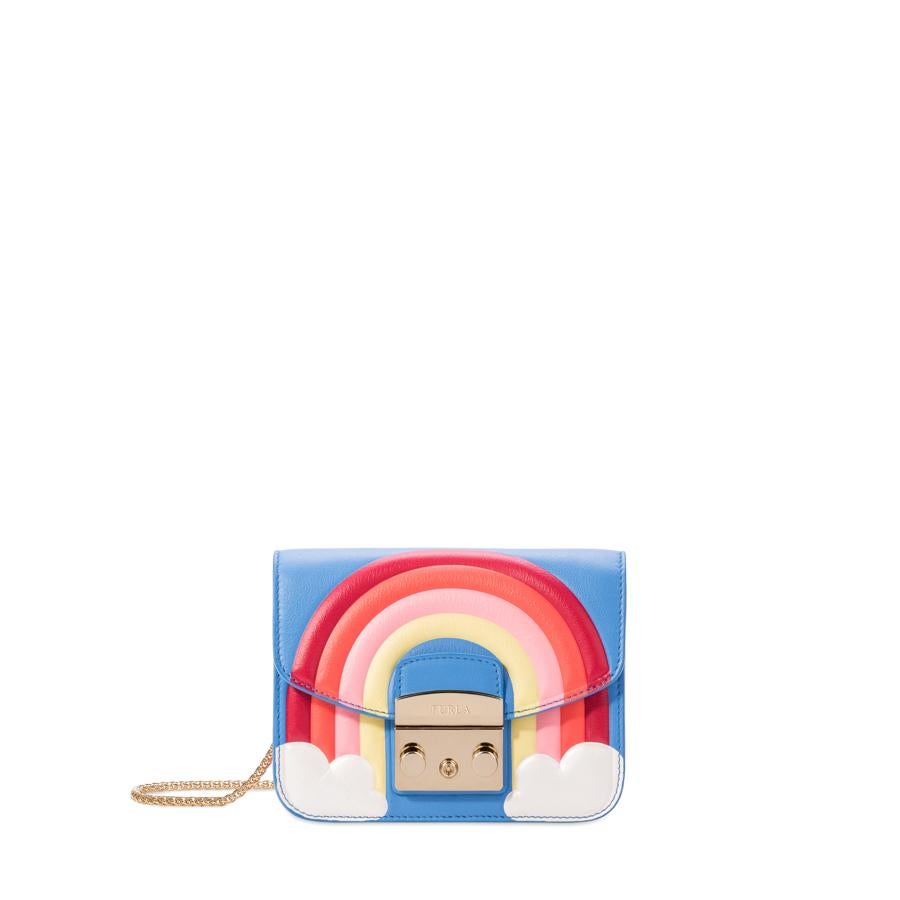 Furla. Para las madres más atrevidas, un modelo a todo color como el modelo Metropoli Fantasía con print de arcoíris. (Precio: 360 euros)