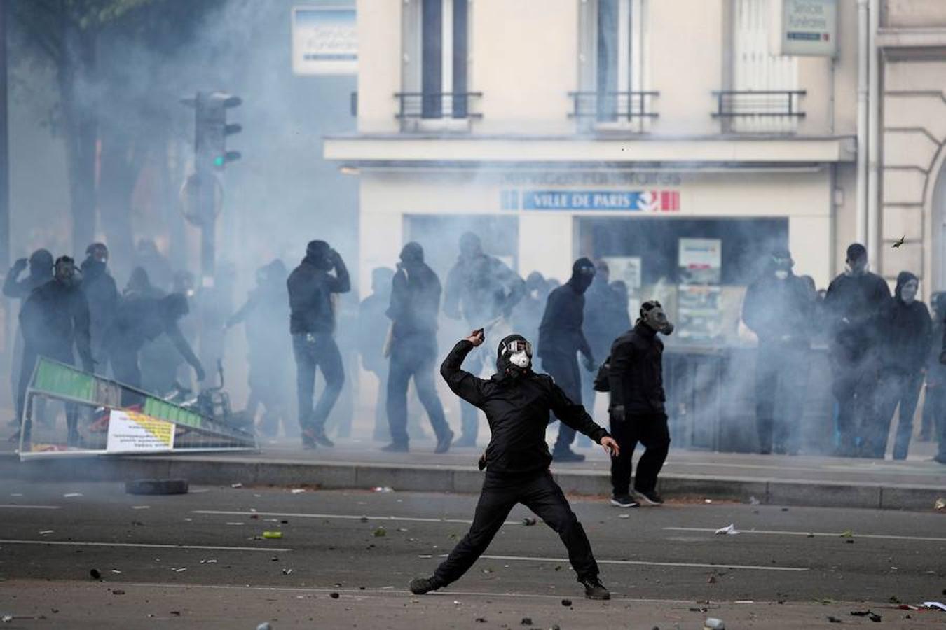 Las espectaculares imágenes de los disturbios en París por el Primero de Mayo. 