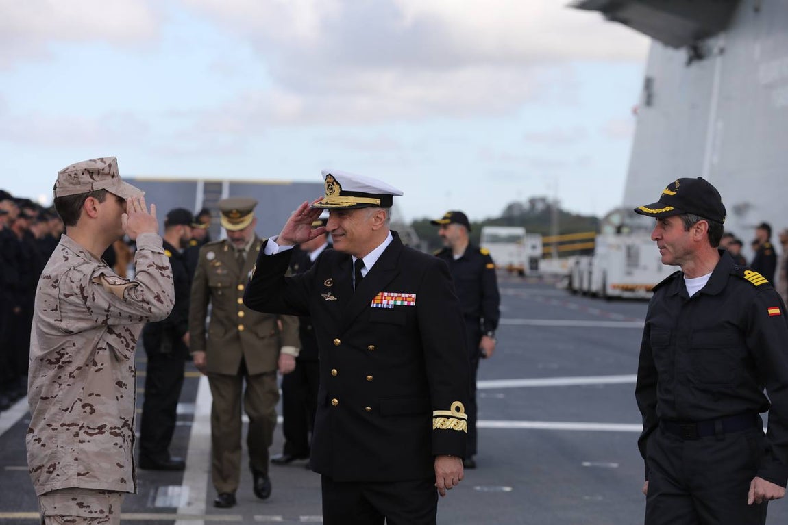 Fotos: Despedida al &#039;Juan Carlos I&#039; en la Base Naval de Rota