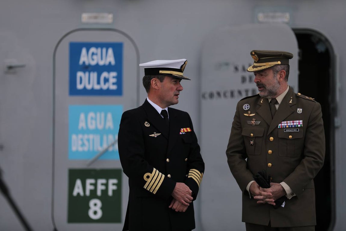 Fotos: Despedida al &#039;Juan Carlos I&#039; en la Base Naval de Rota