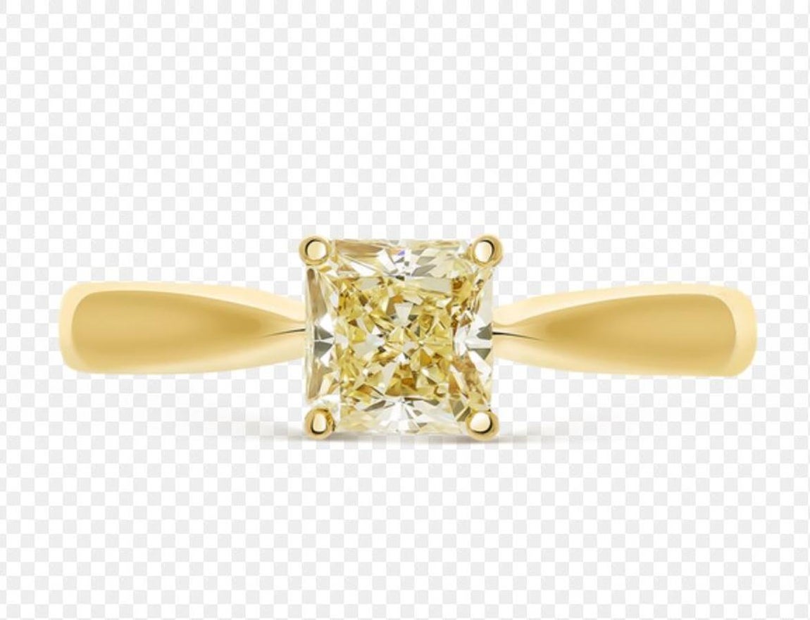 Anillo oro y diamante. Es de oro amarillo de 18 quilates y lleva engastado un diamante fanzy de talla princesa. Precio: 11.800 euros