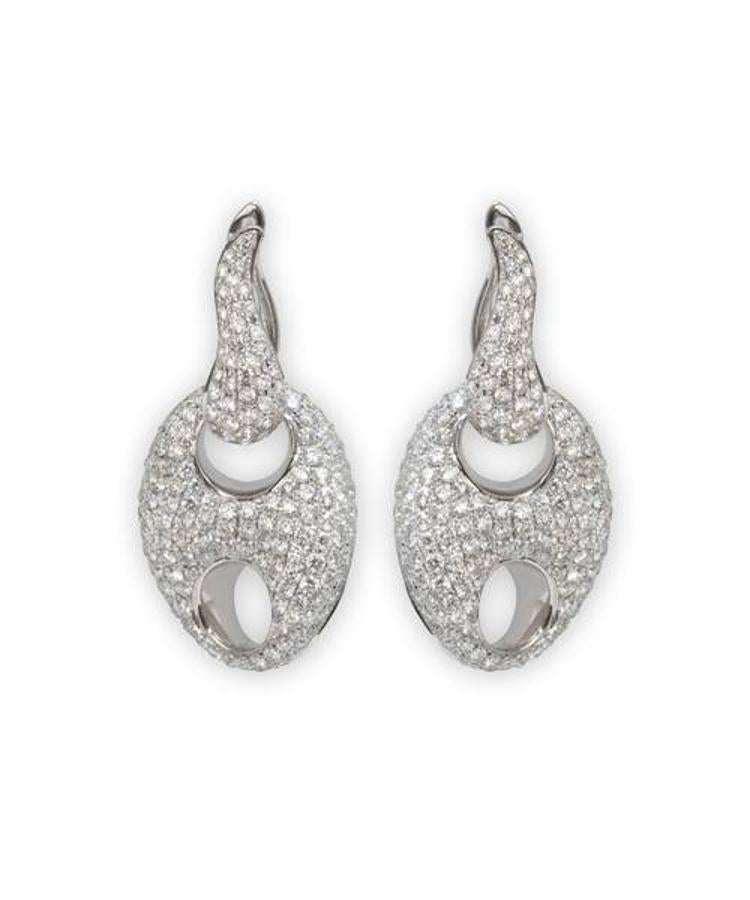 Pendientes Calabrotenicol's. Están fabricados en oro blanco y diamantes de 6.10 quilates tanto su pieza fija como su pieza móvil de calabrote. Precio: 20.000 euros