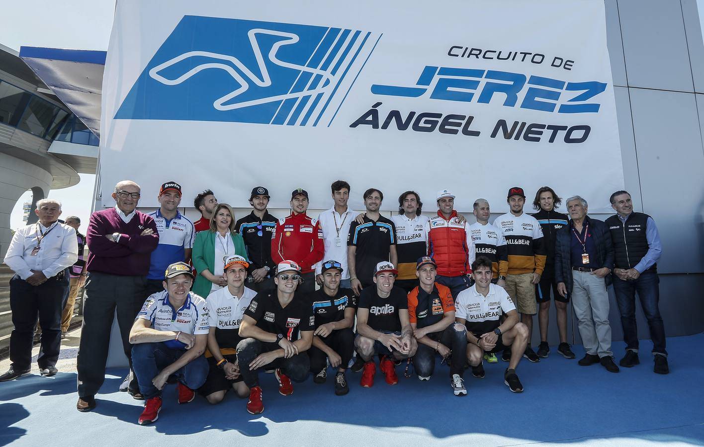 IMÁGENES de la nueva escultura del Circuito de Jerez en recuerdo de Ángel Nieto