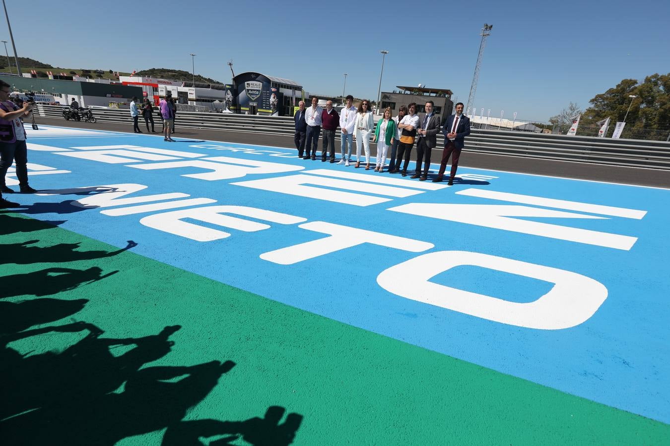 IMÁGENES de la nueva escultura del Circuito de Jerez en recuerdo de Ángel Nieto