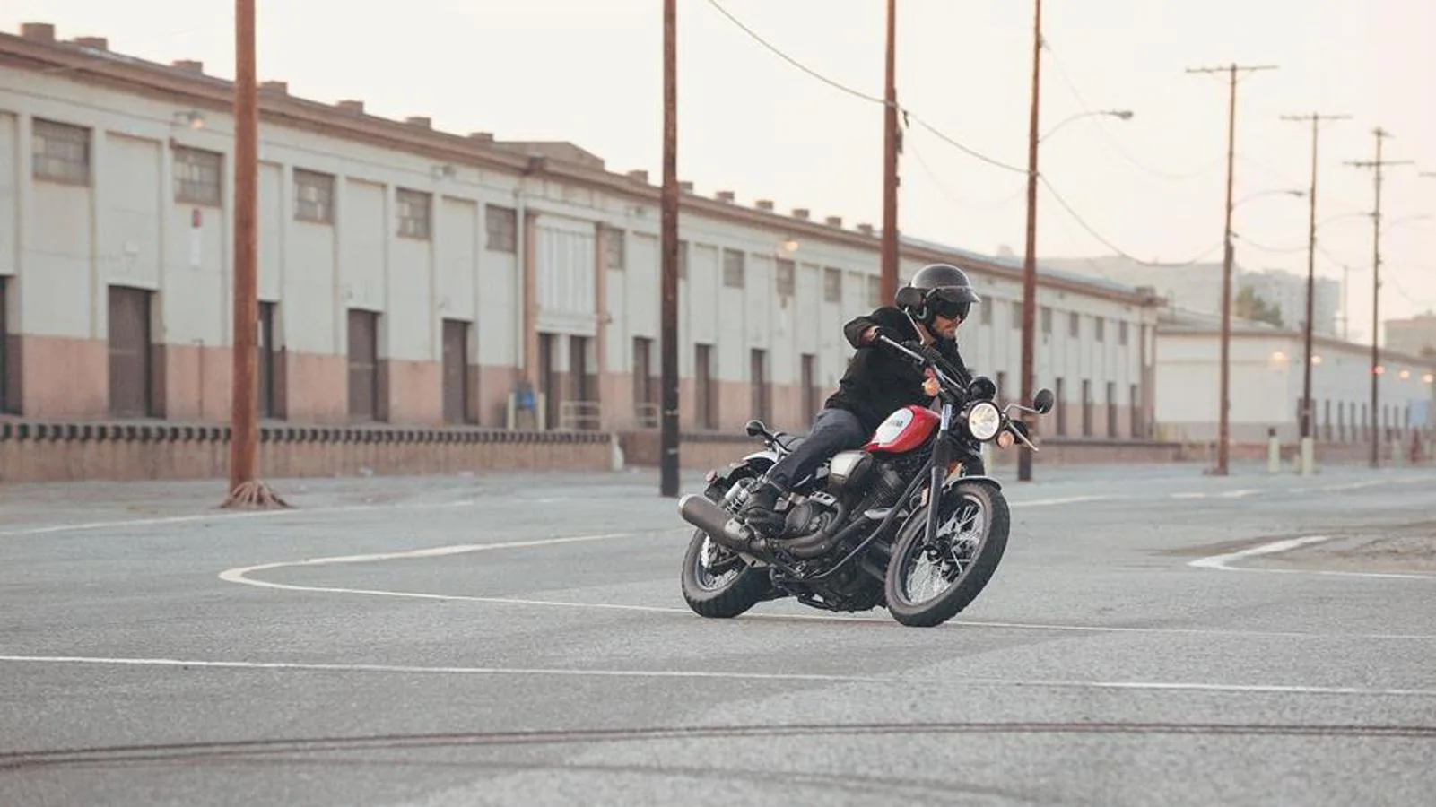 Yamaha SCR950. Una moto diseñada para viajar, disfrutar de una ruta de fin de semana y descubrir al «lomo» de esta Yamaha como se puede conjugar a la perfección el diseño retro y las últimas tecnologías
