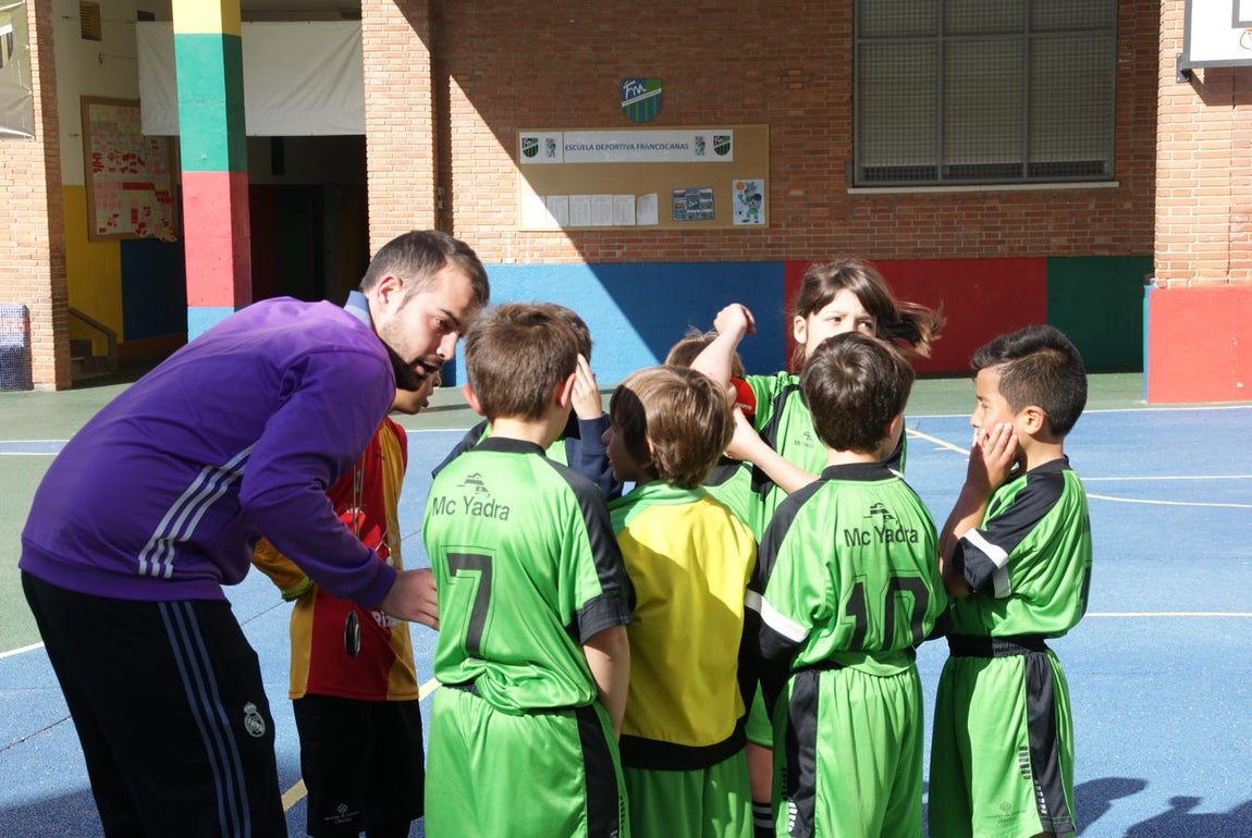 Las mejores imágenes del partido de fútsal benjamín mixto entre Ntra. Sra. Sagrado Corazón y Capuchinos “B”