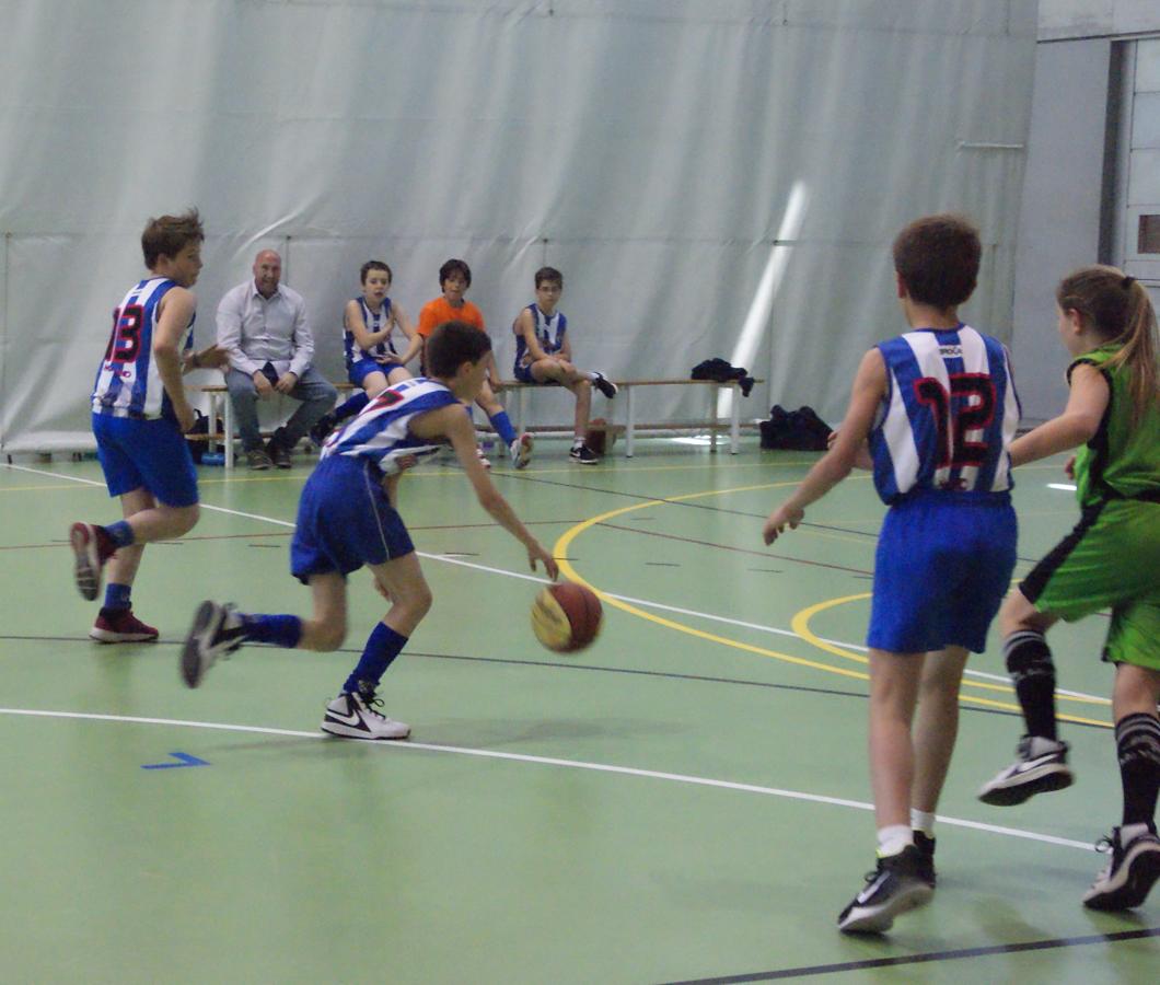 Las mejores imágenes del partido de baloncesto alevín masculino entre Ntra. Sra. Recuerdo y Sagrada Familia Jorge Juan