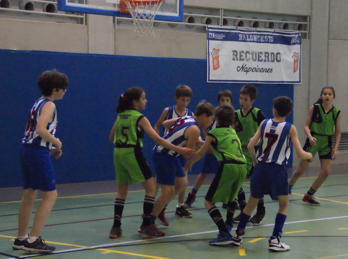 Las mejores imágenes del partido de baloncesto alevín masculino entre Ntra. Sra. Recuerdo y Sagrada Familia Jorge Juan