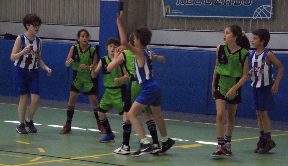 Las mejores imágenes del partido de baloncesto alevín masculino entre Ntra. Sra. Recuerdo y Sagrada Familia Jorge Juan