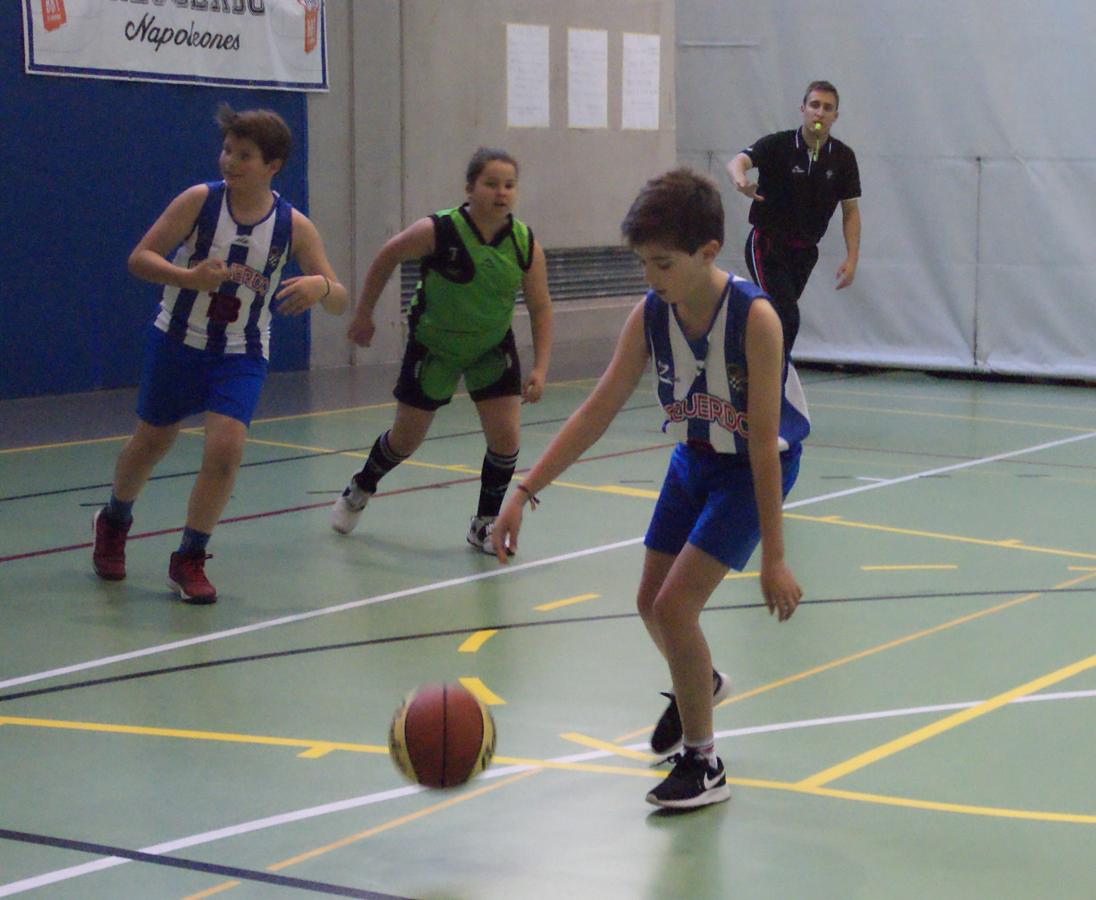 Las mejores imágenes del partido de baloncesto alevín masculino entre Ntra. Sra. Recuerdo y Sagrada Familia Jorge Juan