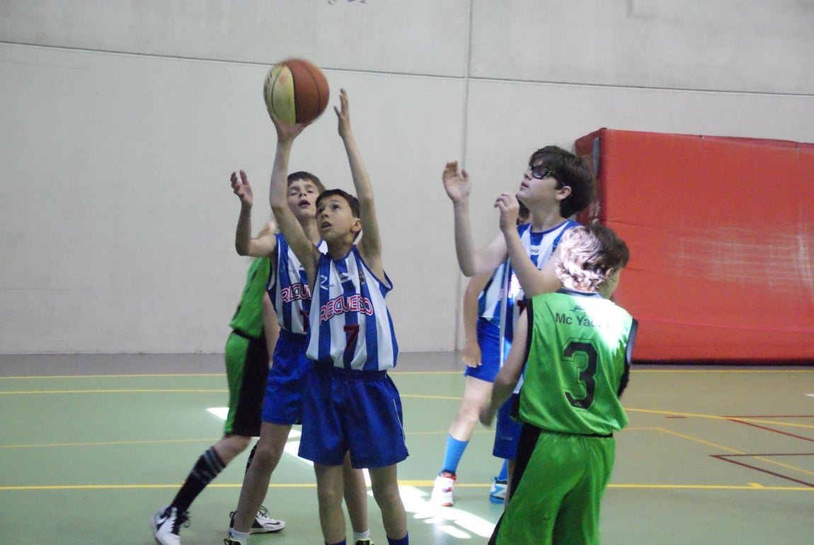 Las mejores imágenes del partido de baloncesto alevín masculino entre Ntra. Sra. Recuerdo y Sagrada Familia Jorge Juan
