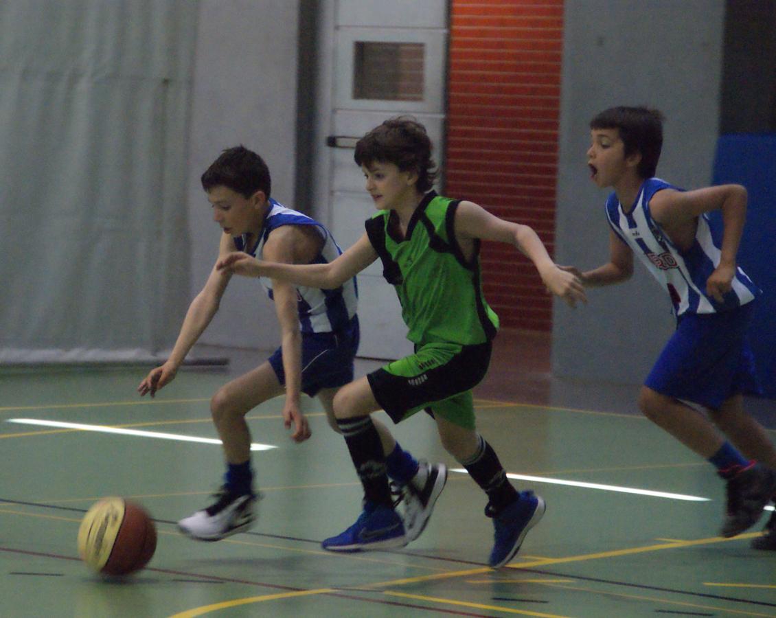 Las mejores imágenes del partido de baloncesto alevín masculino entre Ntra. Sra. Recuerdo y Sagrada Familia Jorge Juan