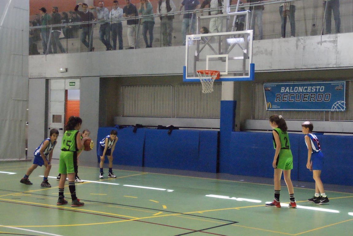 Las mejores imágenes del partido de baloncesto alevín masculino entre Ntra. Sra. Recuerdo y Sagrada Familia Jorge Juan