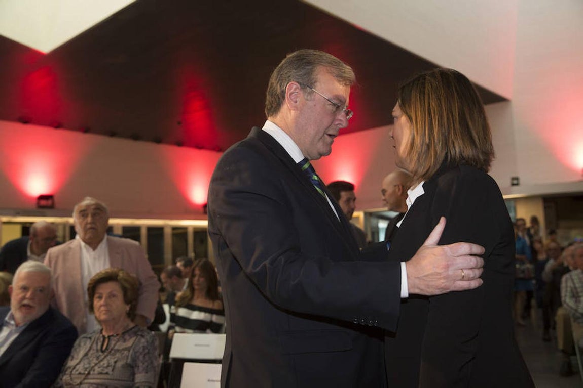 Antonio Silván, alcalde de León, junto a la consejera de Agricultura, Milagros Marcos. 