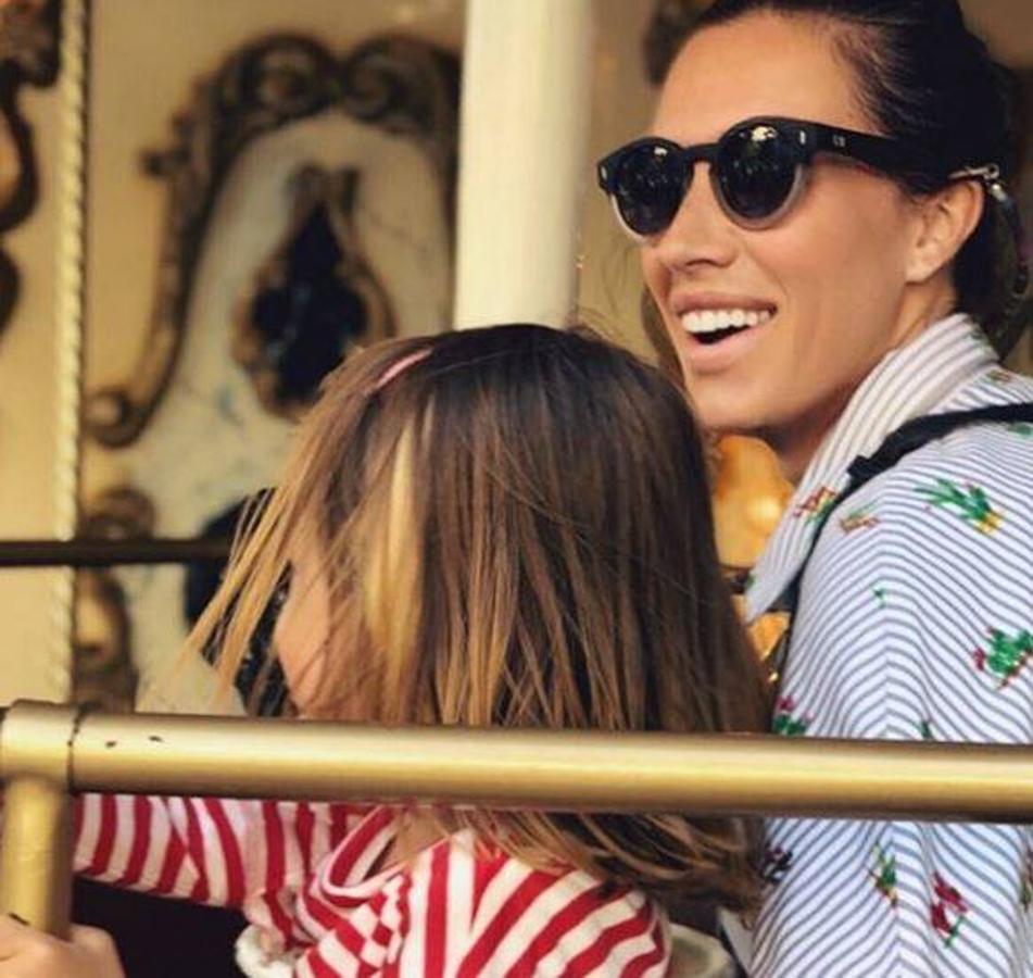 Miki Nadal. EL cómico aprovecha para felicitar a su mujer, Carola Escámez, y a su hija por el cumpleaños de ambas