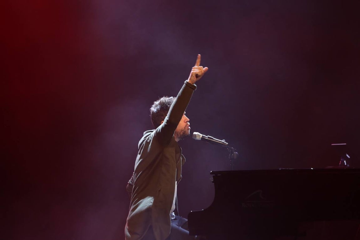Fotos: Concierto de Pablo López en el Teatro Falla en Cádiz