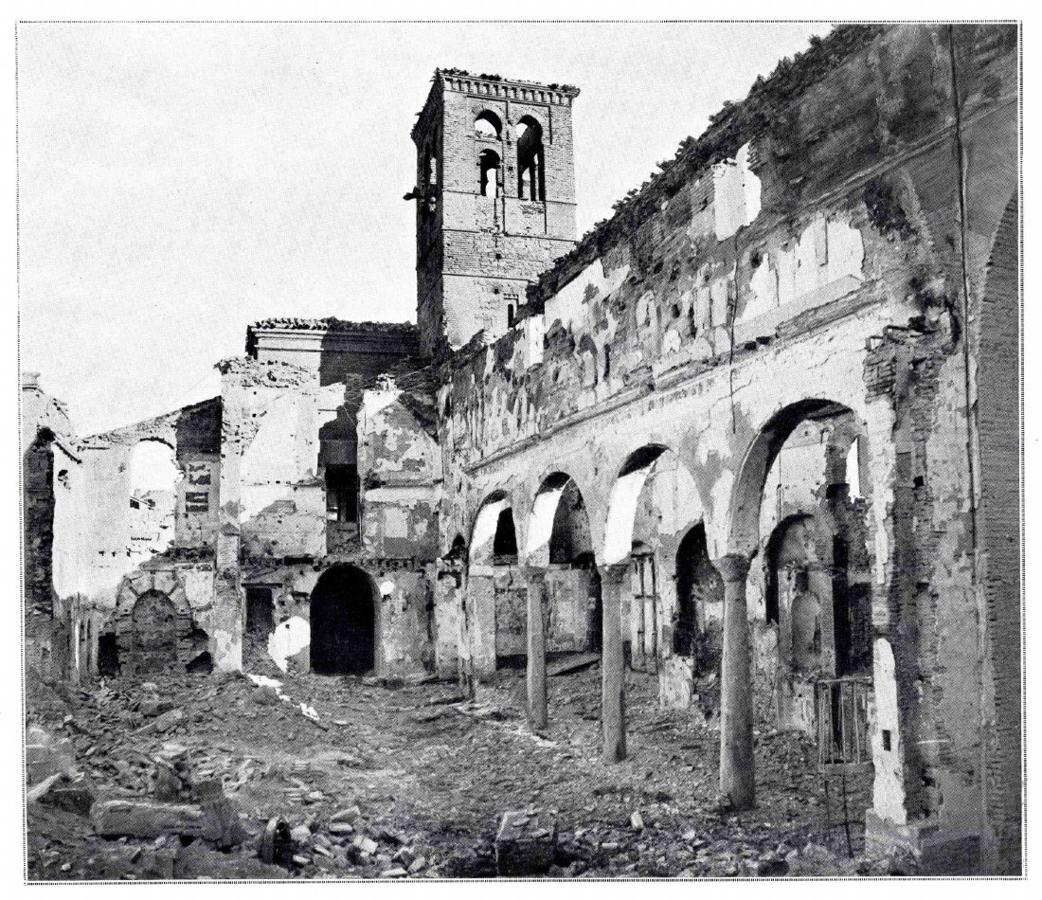 Aspecto de la iglesia de la Magdalena tras su destrucción en 1936. Historia de la Cruzada Española 1943. 
