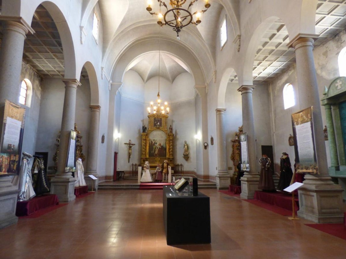 Interior de la Magdalena en 2014 en la exposición Moda y trajes en tiempos del Greco. Foto Rafael del Cerro. 