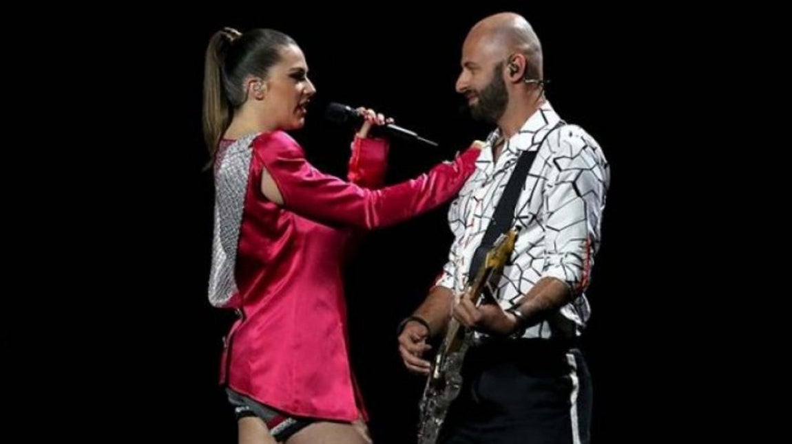 El dúo Eye Cue, representantes de Macedonia, tampoco se quedaban atrás. Aunque ella lucía uno de los colores tendencia, el conjunto no era d elos más acertado. 