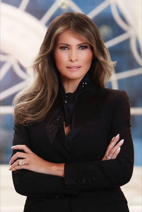 Fotografía oficial de Melania Trump como primera dama de los Estados Unidos. 