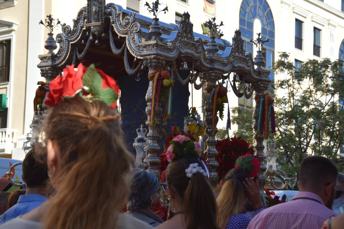 La hermandad del Rocío de Cádiz inicia su camino hacia la Aldea