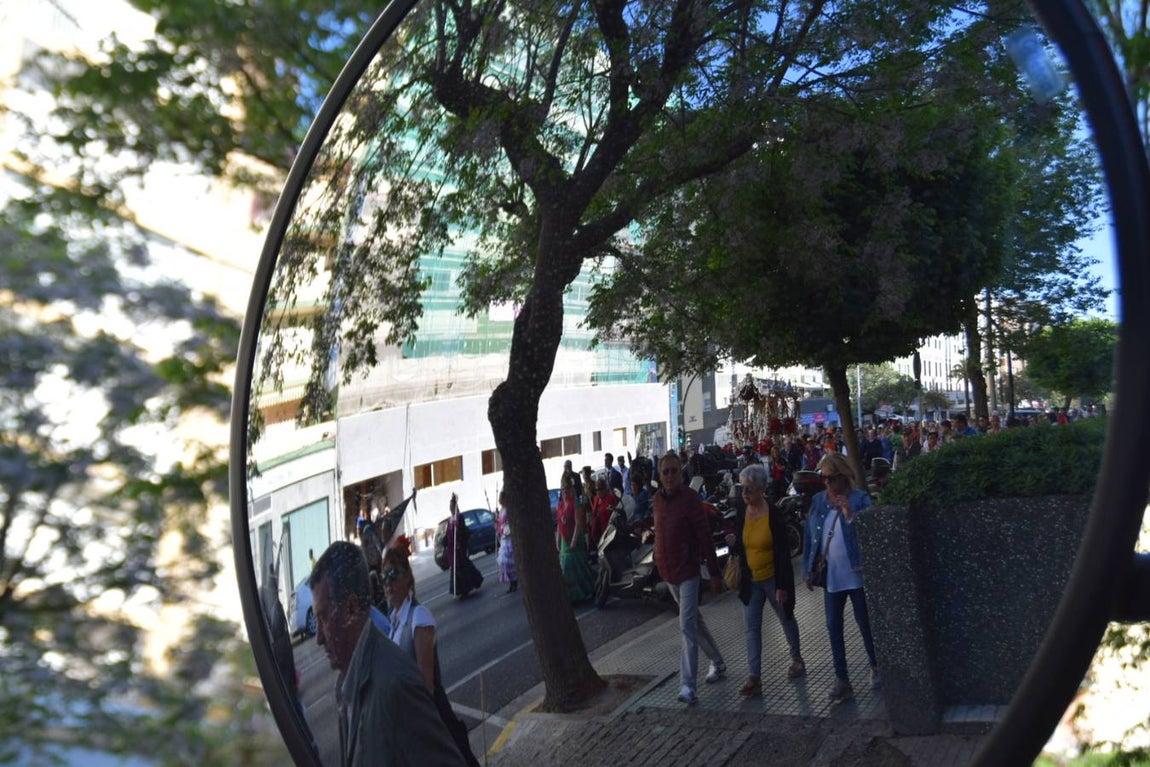 La hermandad del Rocío de Cádiz inicia su camino hacia la Aldea