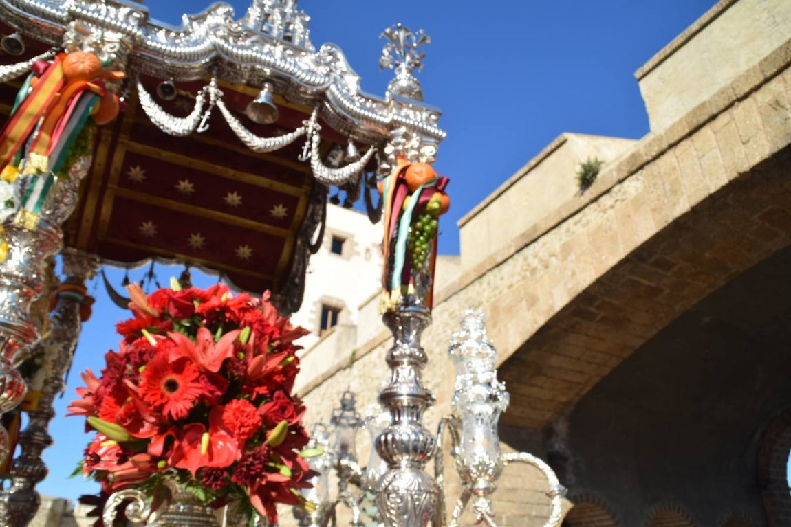 La hermandad del Rocío de Cádiz inicia su camino hacia la Aldea