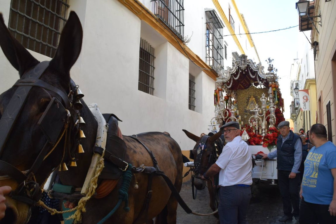 La hermandad del Rocío de Cádiz inicia su camino hacia la Aldea
