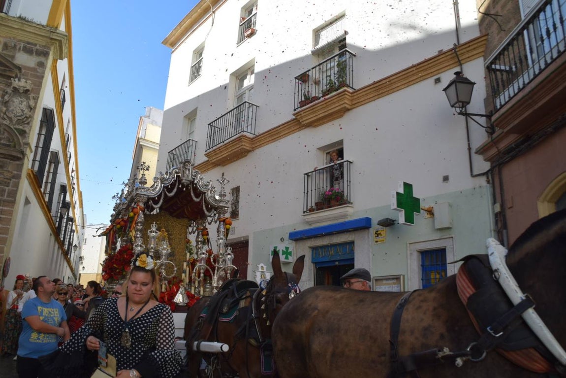 La hermandad del Rocío de Cádiz inicia su camino hacia la Aldea