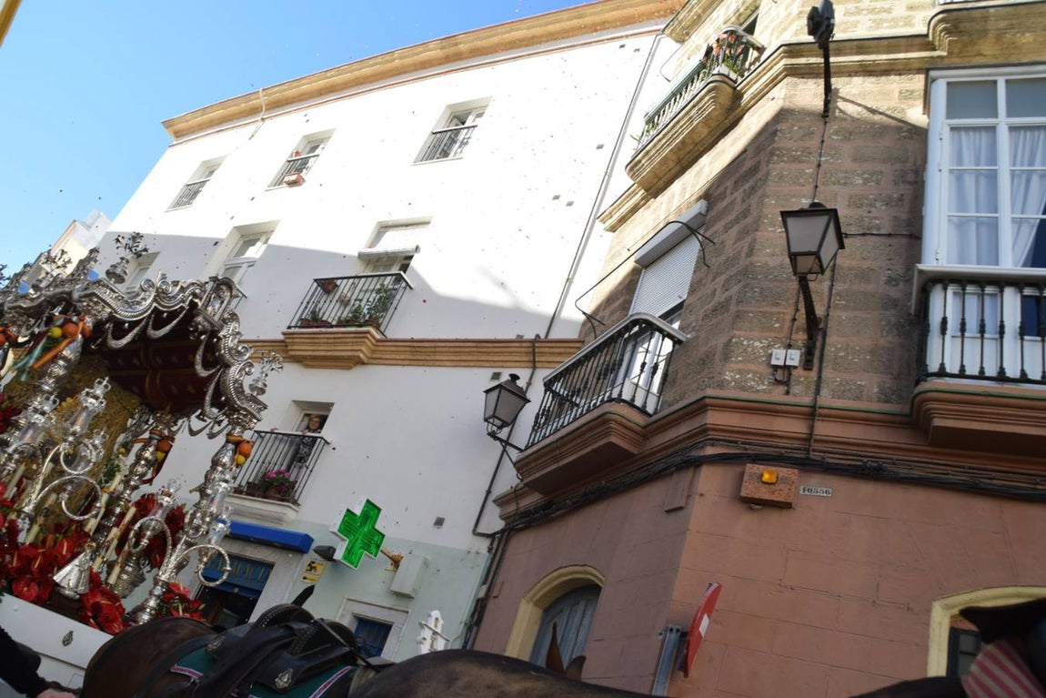 La hermandad del Rocío de Cádiz inicia su camino hacia la Aldea