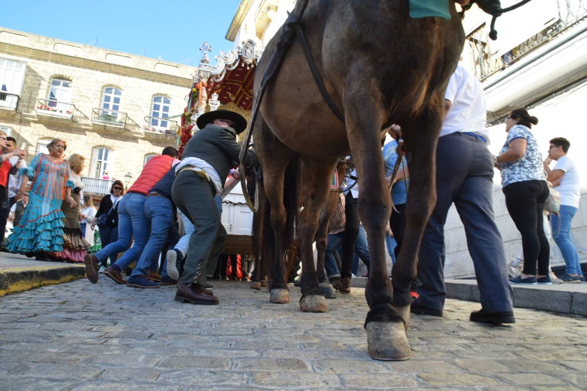 La hermandad del Rocío de Cádiz inicia su camino hacia la Aldea