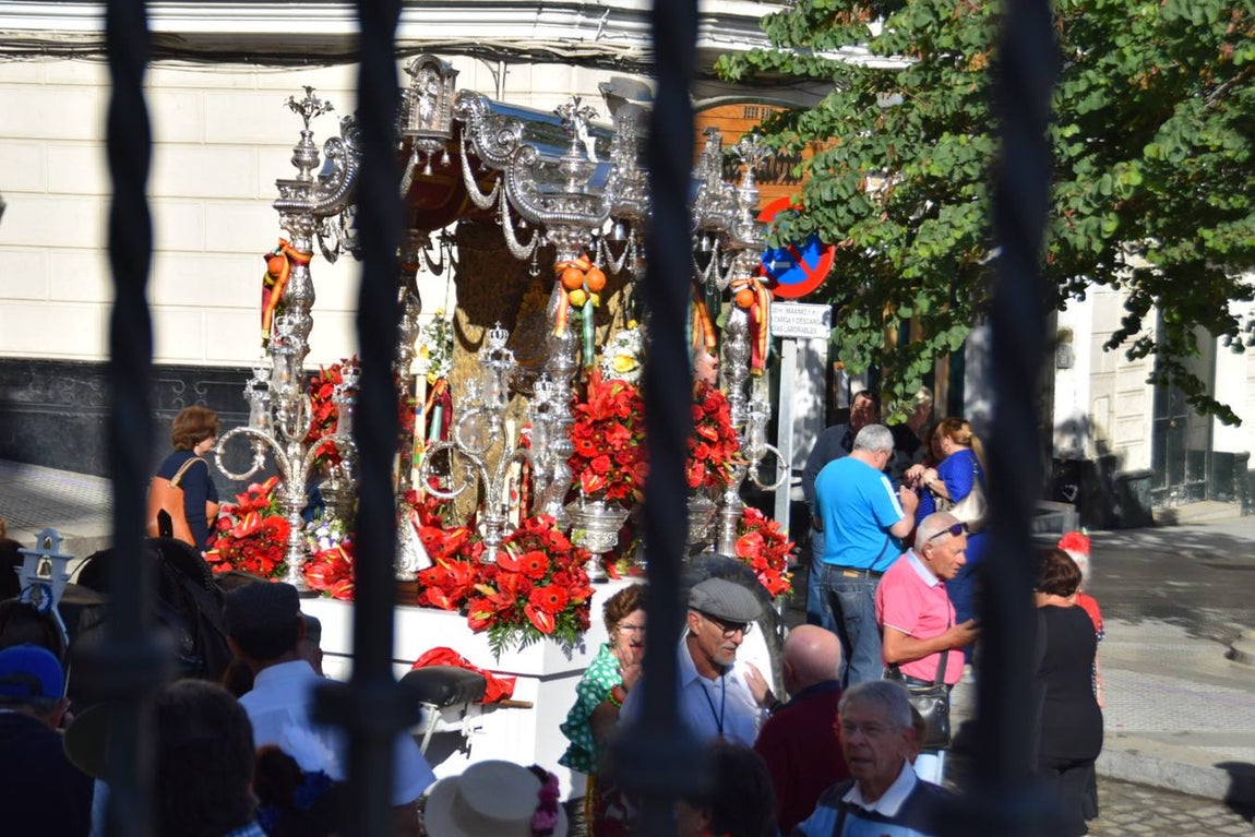 La hermandad del Rocío de Cádiz inicia su camino hacia la Aldea