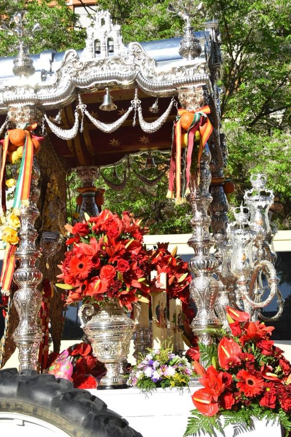 La hermandad del Rocío de Cádiz inicia su camino hacia la Aldea