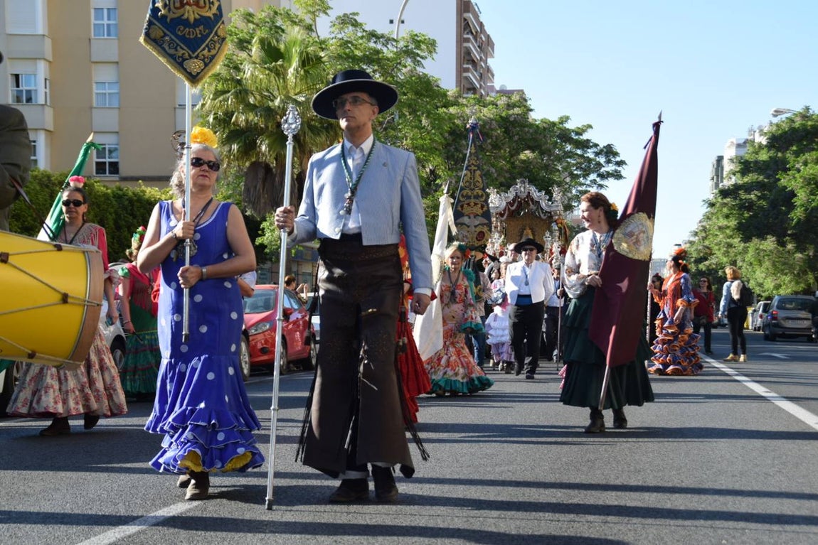 La hermandad del Rocío de Cádiz inicia su camino hacia la Aldea