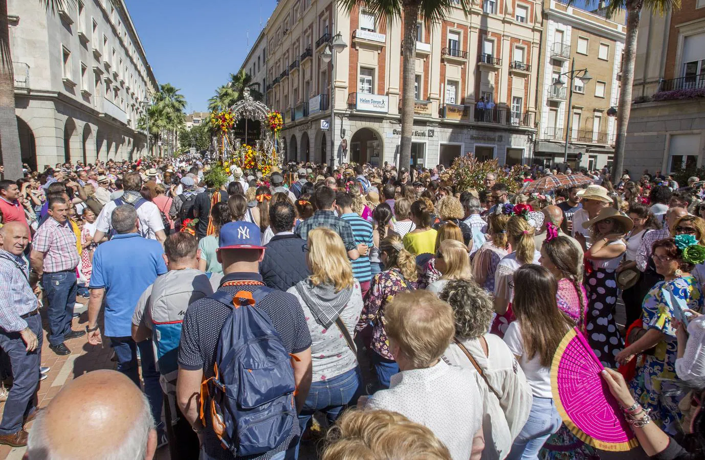 El Rocío 2018 en imágenes: salida de la Hermandad de Emigrantes en Huelva