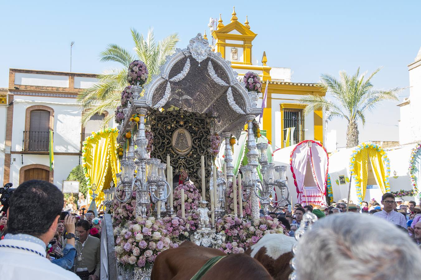 Imágenes del Rocío 2018 en Sevilla: salida de la hermandad de Gines