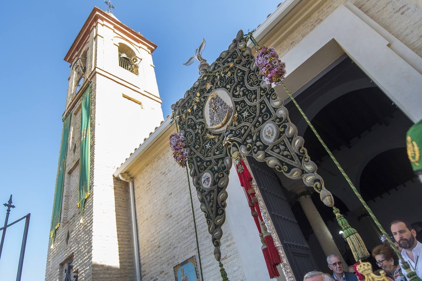 Imágenes del Rocío 2018 en Sevilla: salida de la hermandad de Gines