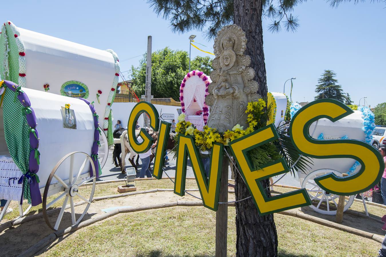 Imágenes del Rocío 2018 en Sevilla: salida de la hermandad de Gines