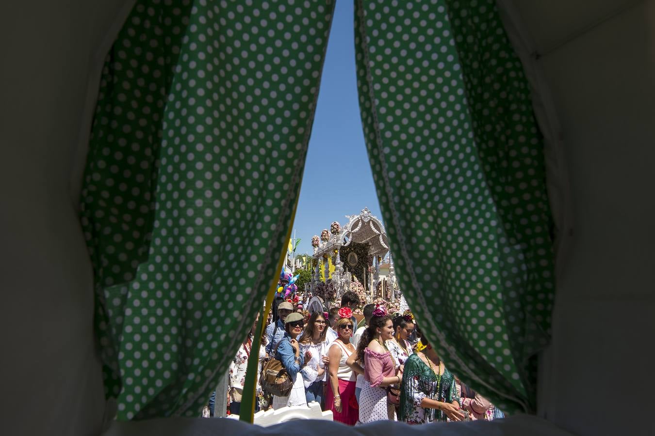 Imágenes del Rocío 2018 en Sevilla: salida de la hermandad de Gines