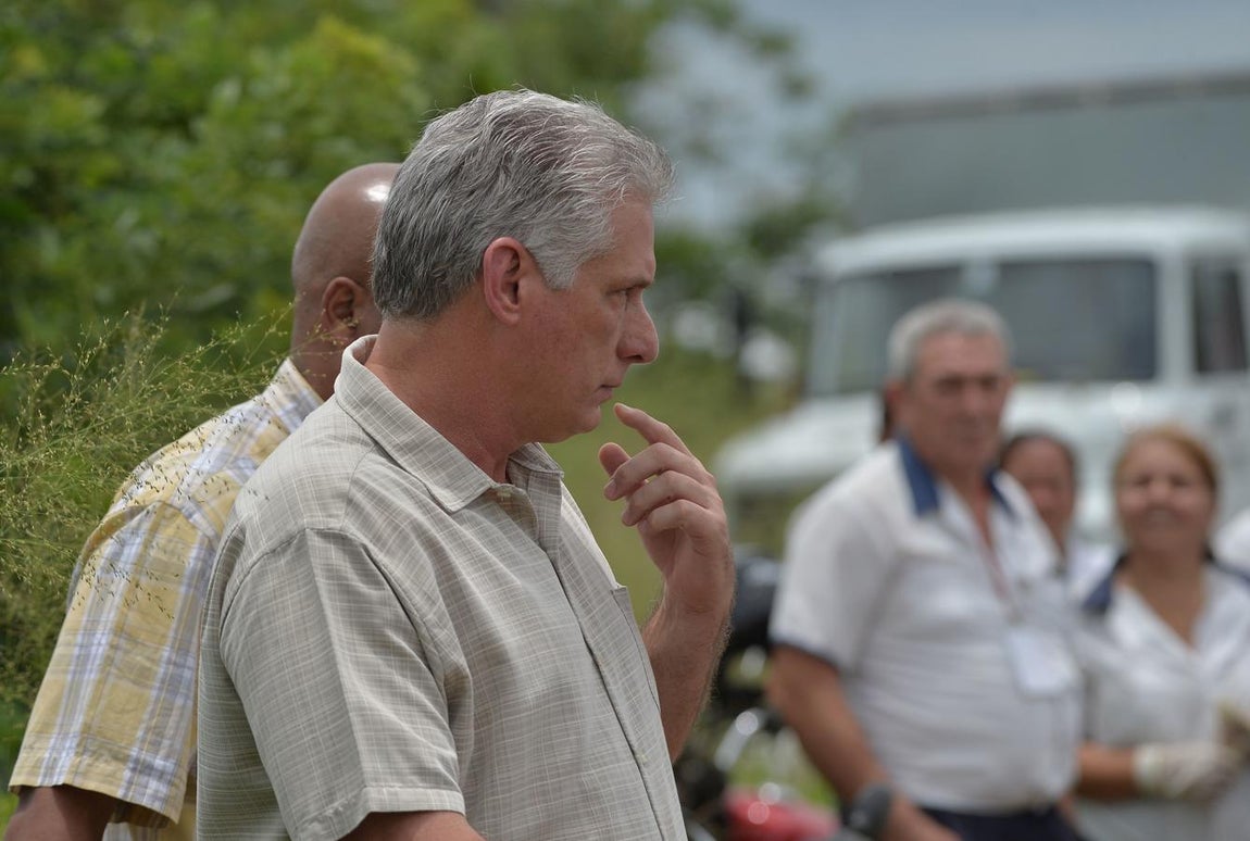 El presidente de Cuba, Miguel Díaz-Canel, se ha acercado al lugar de los hechos. 